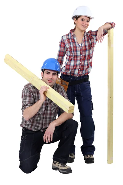 Hantverkare och hantverkerska poserar tillsammans — Stockfoto