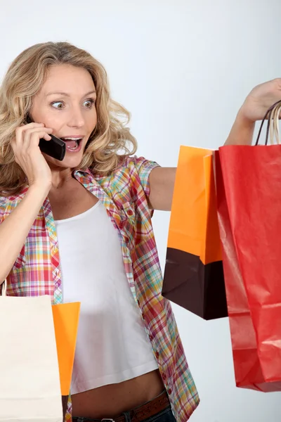 Mulher entusiasta após frenesi de compras — Fotografia de Stock