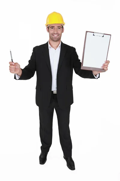 Homem feliz segurando clip-board e caneta — Fotografia de Stock