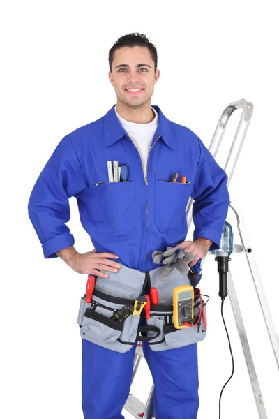 Fullängds porträtt av en elektriker med sina verktyg — Stockfoto