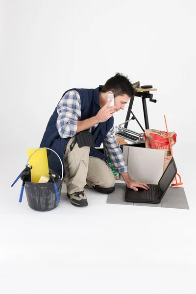 Tradesman arranging an appointment with a client — Stock Photo, Image