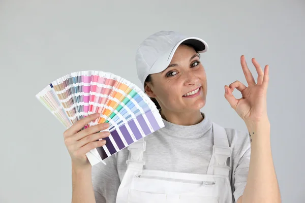 Decorador con una carta de colores —  Fotos de Stock