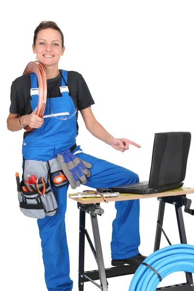 Female plumber surrounded by her equipment — Stock Photo, Image