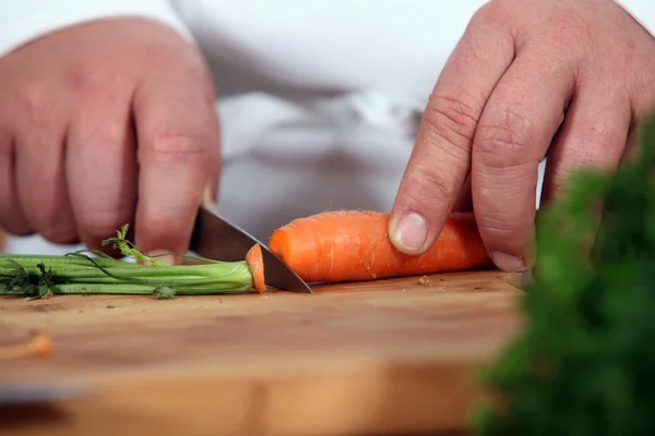 Close-up of chef slicing carrot — Stock Photo, Image
