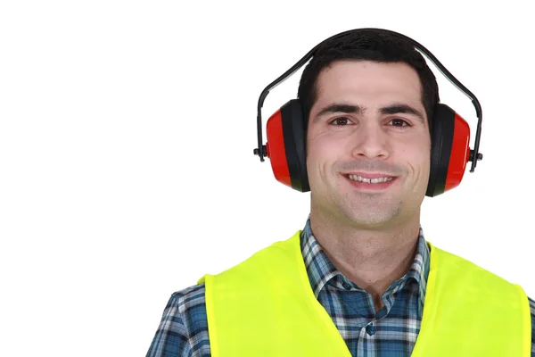 Byggnadsarbetare i öronmuffar — Stockfoto