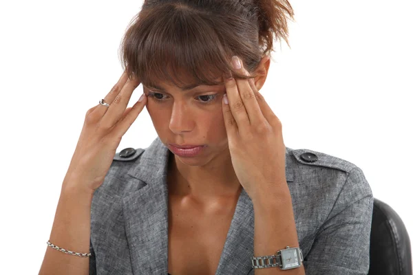 頭痛に苦しんでいる女性実業家 — ストック写真