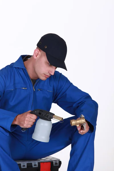 Plumber using blow torch on brass pipe — Stock Photo, Image