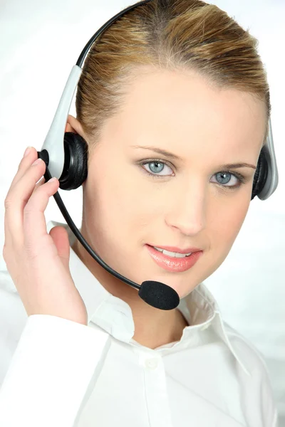 Blond callcenter werknemer — Stockfoto