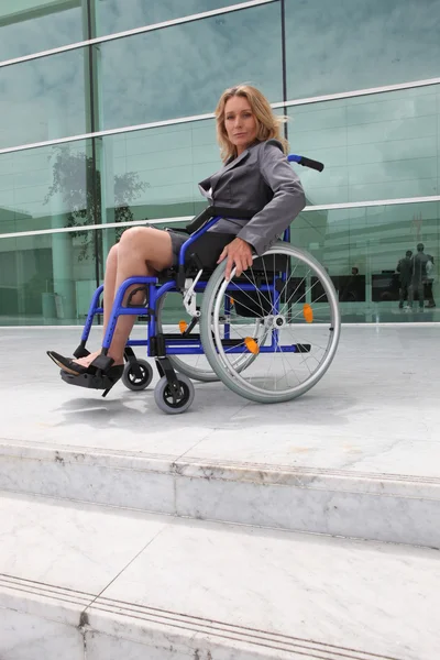 Žena na invalidním vozíku — Stock fotografie