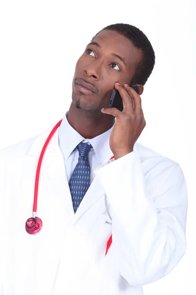 Läkare i telefon — Stockfoto