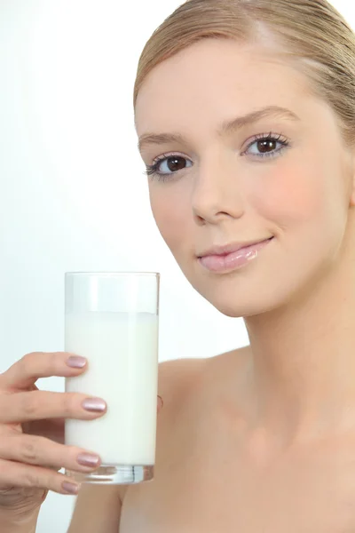 Woman holding glass of fresh milk — Stock Photo, Image