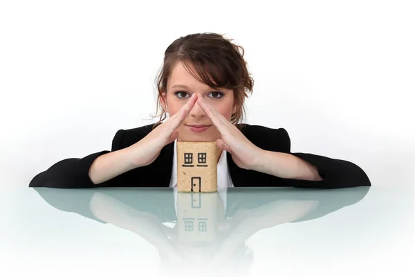Businesswoman dreaming of a house — Stock Photo, Image
