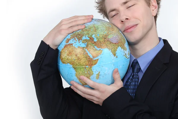 Geschäftsmann umarmt Globus — Stockfoto