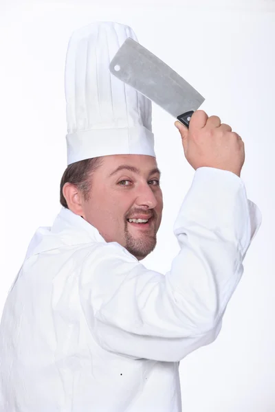 Kuchař v uniformě vyzbrojení sekáček — Stock fotografie