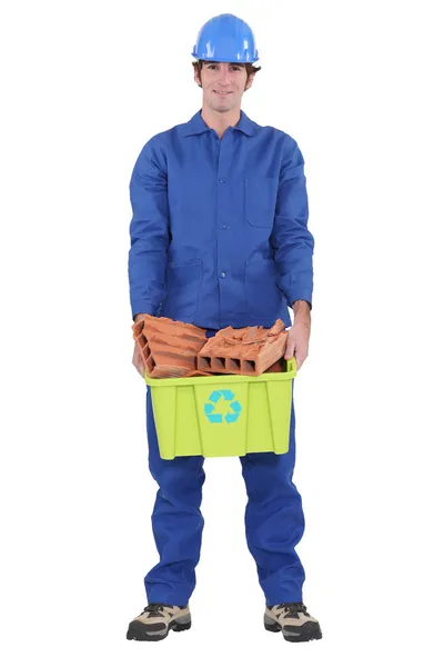 Arbetstagare med tegel för återvinning — Stockfoto