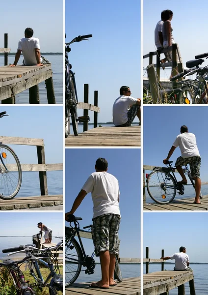 Turisti e biciclette su un pontone di legno di fronte al mare — Foto Stock