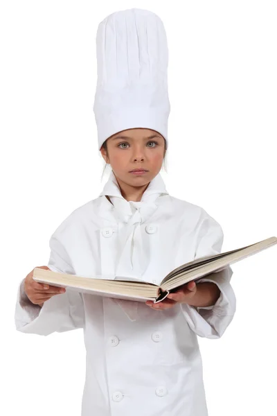 Lány a cookbook — Stock Fotó