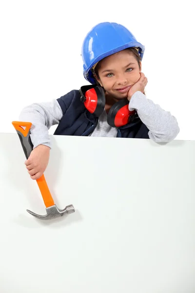 Klein meisje gekleed in bouwvakker — Stockfoto