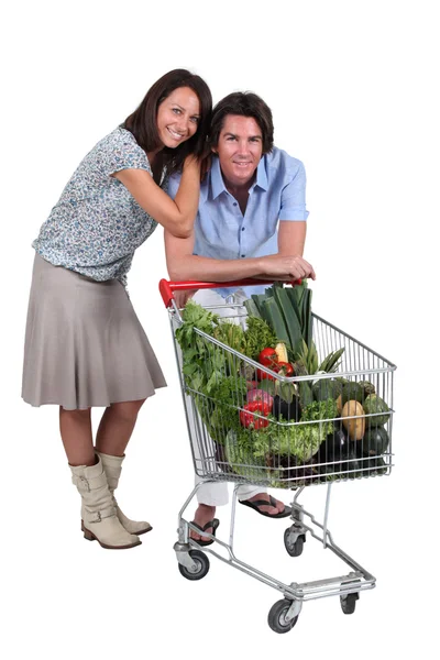 Portrait of a couple with shopping cart — Stock Photo, Image