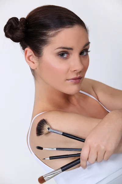 Žena s make-up štětce — Stock fotografie