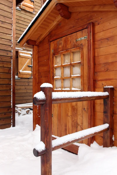 Snow coberto cabine de férias — Fotografia de Stock
