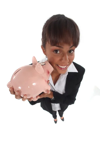 Finanzarbeiterin stand mit Sparschwein da — Stockfoto