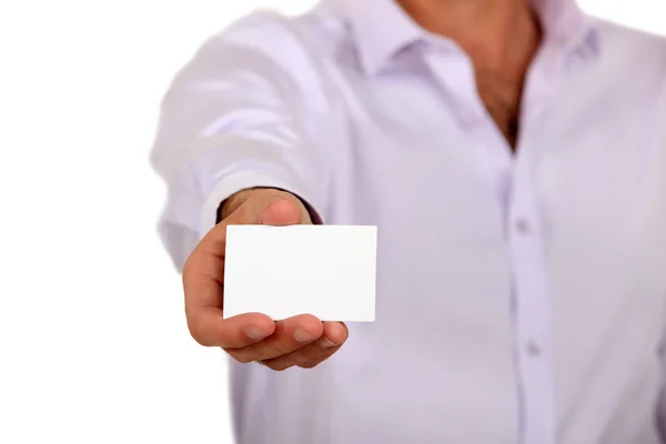 Homem segurando um cartão de visita em branco — Fotografia de Stock