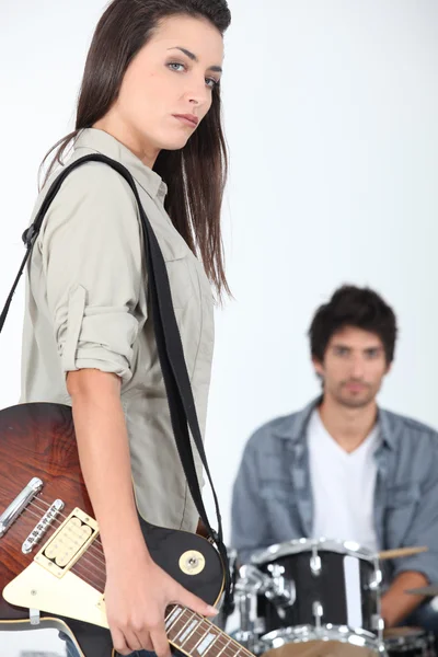 Female singer with electric guitar — Stock Photo, Image