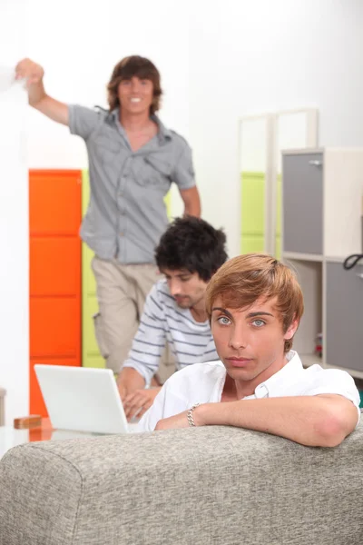 Students relaxing in their flat — Stock Photo, Image