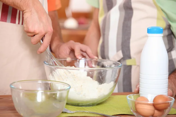 Two men baking together — Stock Photo, Image