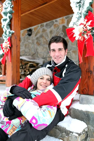 Couple on a romantic ski trip at Christmas — Stock Photo, Image