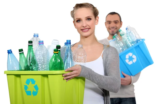 Couple recycling plastic bottles — Stock Photo, Image