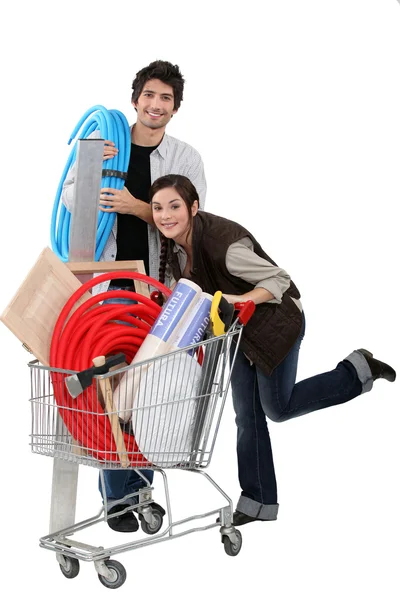 Couple at a diy store — Stock Photo, Image