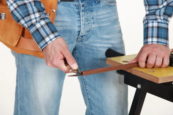 Closeup of carpenter working on workbench — Stock Photo, Image