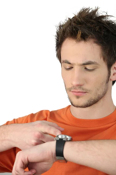 Adam saatini dokunarak — Stok fotoğraf