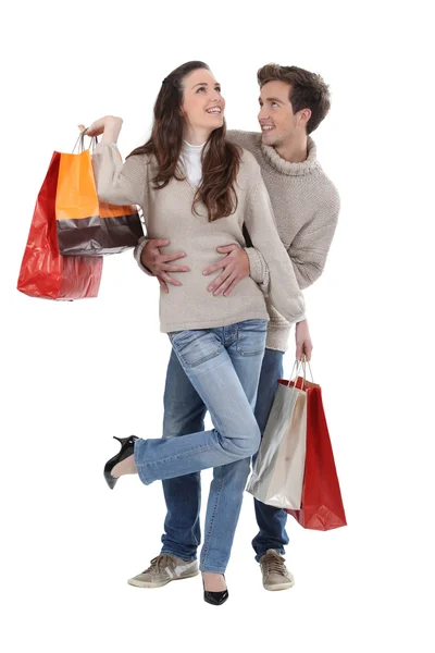 Glückliches Paar beim Einkaufen — Stockfoto