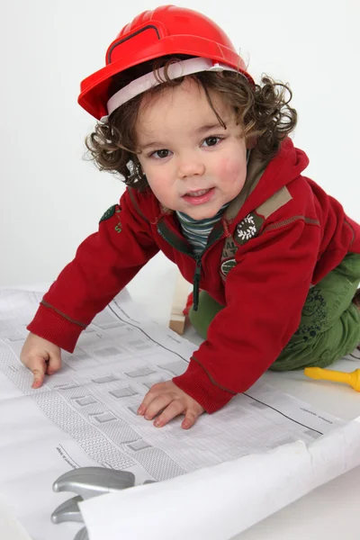 Mały chłopiec ubrany jako majster — Zdjęcie stockowe