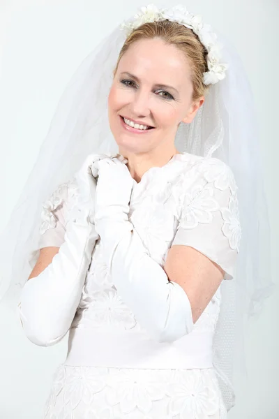 Mulher vestida de noiva — Fotografia de Stock