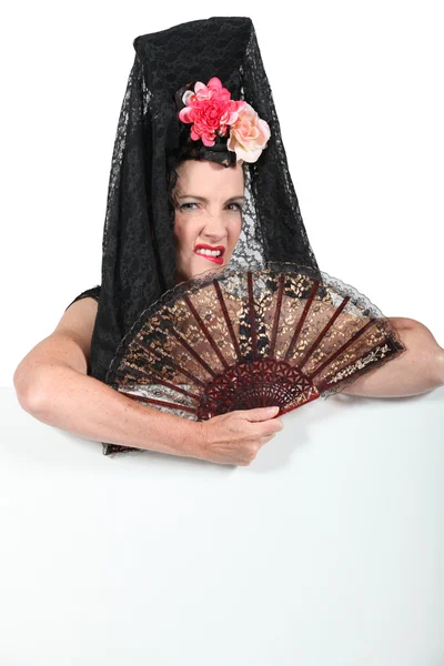 Retrato de uma mulher em traje espanhol — Fotografia de Stock