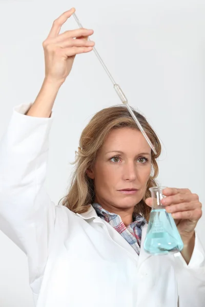 Retrato de un asistente de laboratorio — Foto de Stock