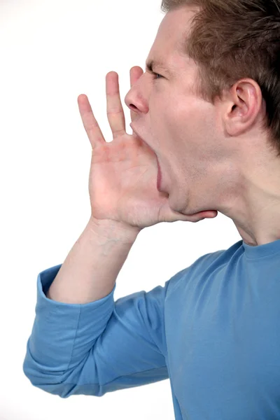 Mladý muž v profilu křik — Stock fotografie