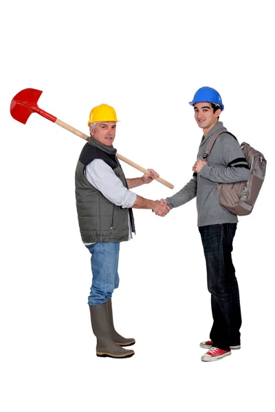 Travailleurs de la construction poignée de main — Photo