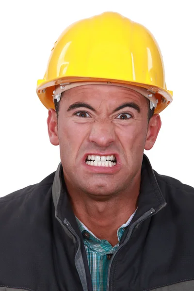 Construtor irritado grimacing — Fotografia de Stock
