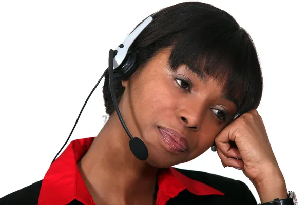 Nudí žena nosit sluchátka s mikrofonem — Stock fotografie