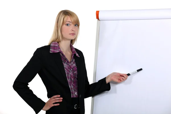 Businesswoman pointing to her flip chart — Stock Photo, Image