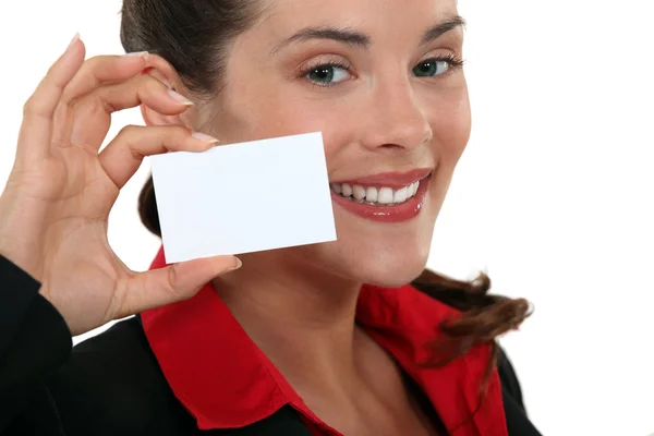 Mulher apresentando cartão de visita — Fotografia de Stock