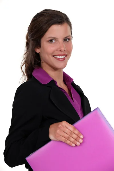 Kobieta przenoszenia folderu purple — Zdjęcie stockowe