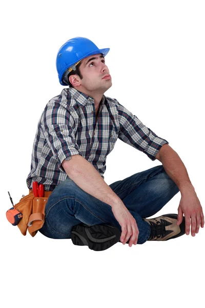 Handwerker sitzt auf dem Boden — Stockfoto