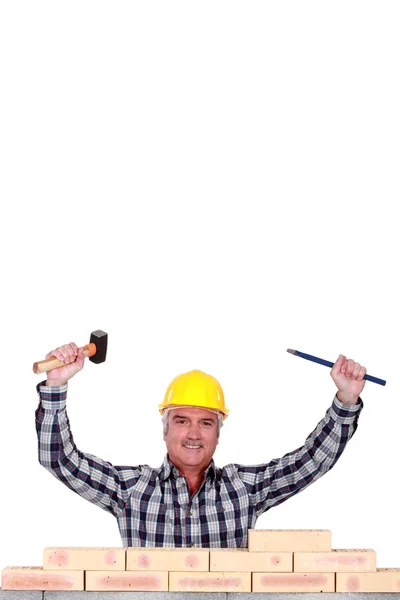 Handwerker mit Hammer und Meißel — Stockfoto