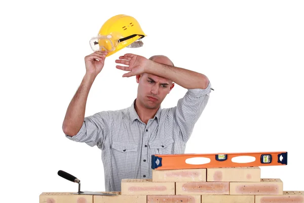 Bricklayer with a spirit level — Stock Photo, Image